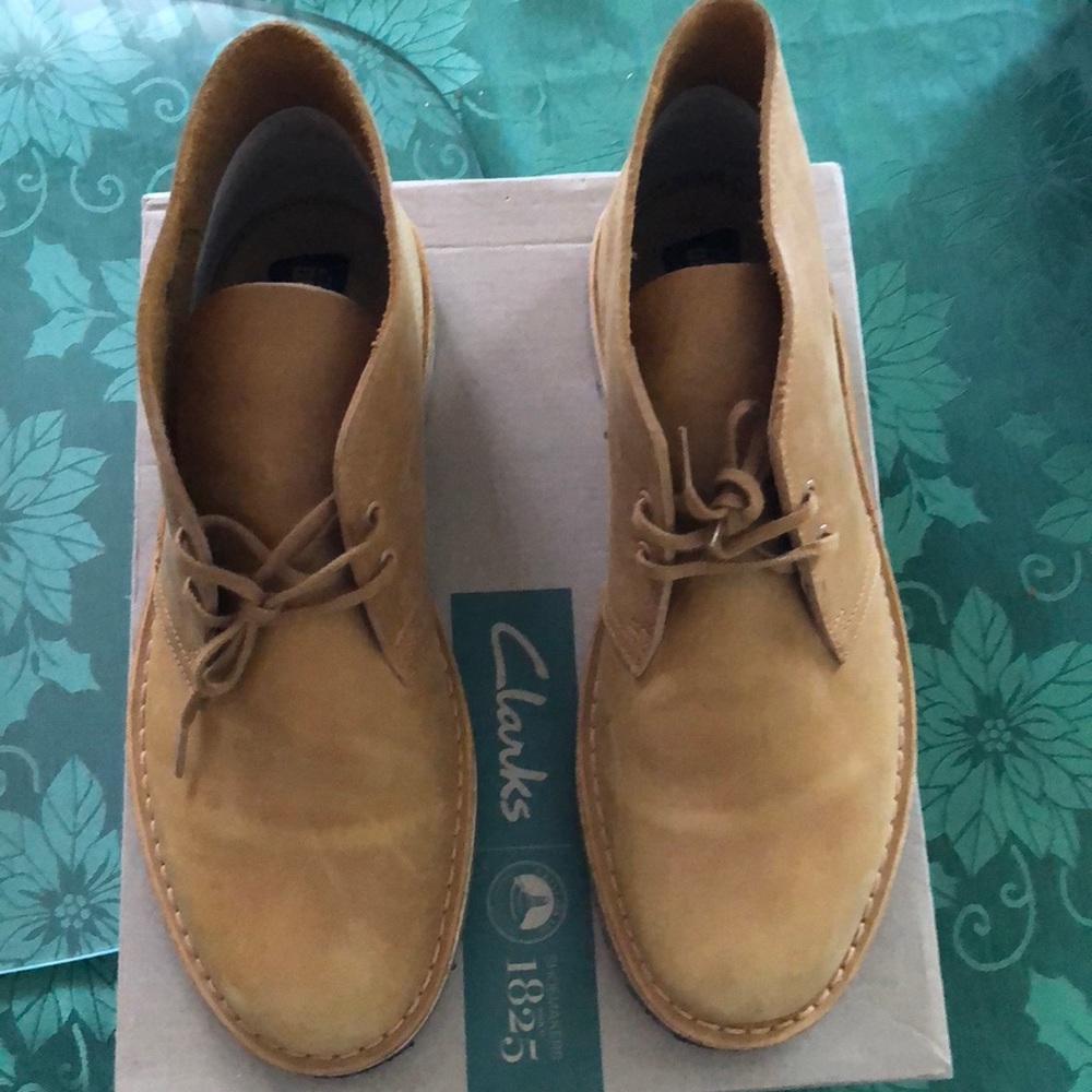 Clark's Mustard Desert Boots sz 9.5
